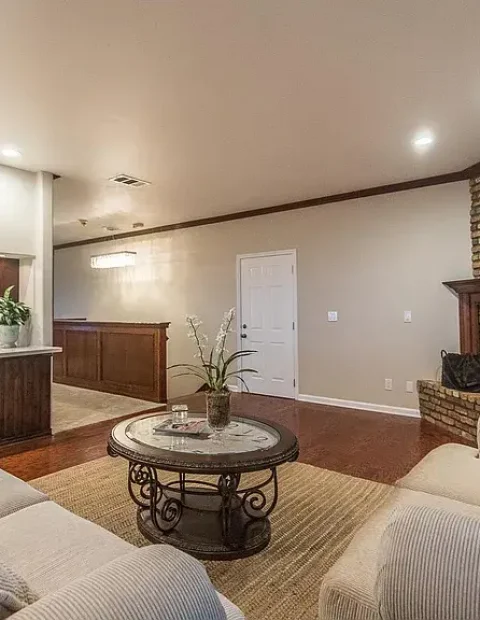 4ba4593a193a34716d37f9ec181d3d75-cc_ft_768